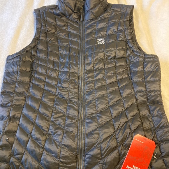 NORTH FACE WOMENS PUFFER VEST NWT - Picture 5 of 5